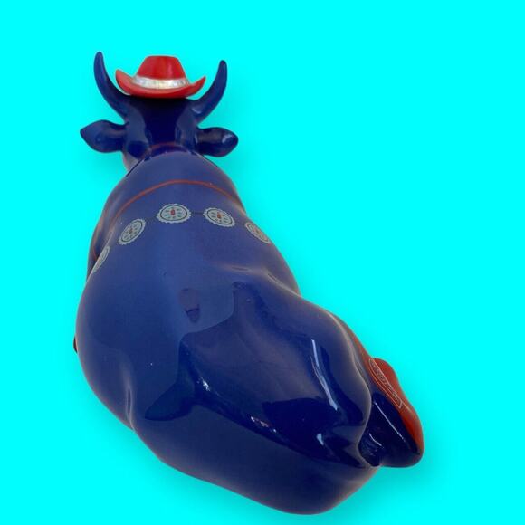 Even Cowgirls Get The Blues, Blue Cow Red Hat 2001 Retired Item #9180 - Picture 5 of 9